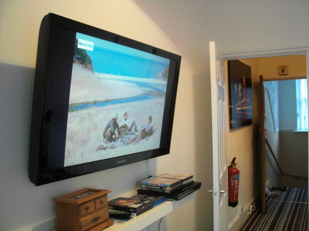 F3 2 Bedroomed Town House - Free Parking - Super 150 Mbps Wifi Near Gavin N Stacey Film House - 1 Free Dog Allowed Барри Номер фото