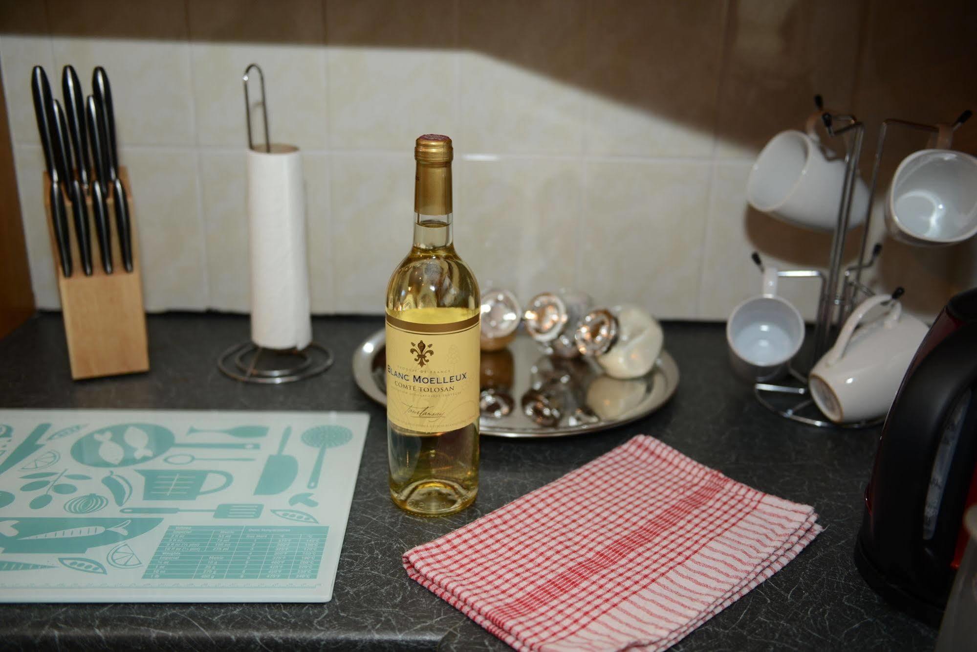 F3 2 Bedroomed Town House - Free Parking - Super 150 Mbps Wifi Near Gavin N Stacey Film House - 1 Free Dog Allowed Барри Экстерьер фото