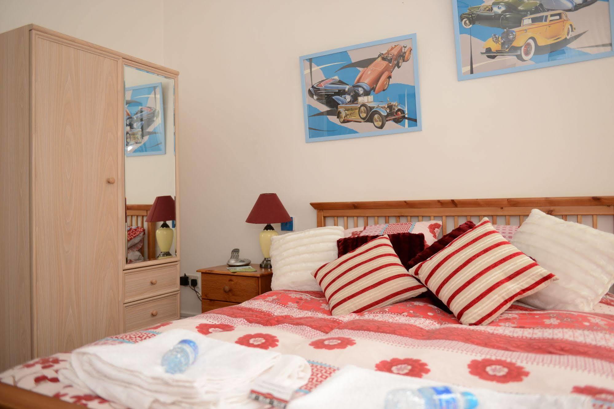F3 2 Bedroomed Town House - Free Parking - Super 150 Mbps Wifi Near Gavin N Stacey Film House - 1 Free Dog Allowed Барри Экстерьер фото