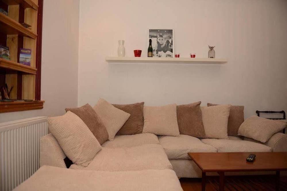 F3 2 Bedroomed Town House - Free Parking - Super 150 Mbps Wifi Near Gavin N Stacey Film House - 1 Free Dog Allowed Барри Экстерьер фото