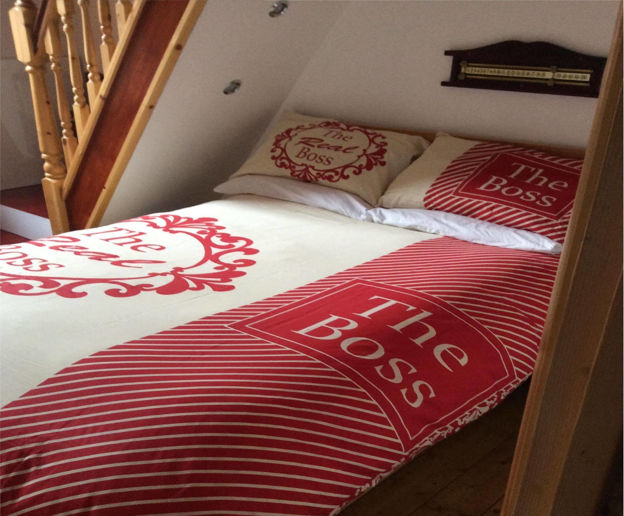 F3 2 Bedroomed Town House - Free Parking - Super 150 Mbps Wifi Near Gavin N Stacey Film House - 1 Free Dog Allowed Барри Экстерьер фото