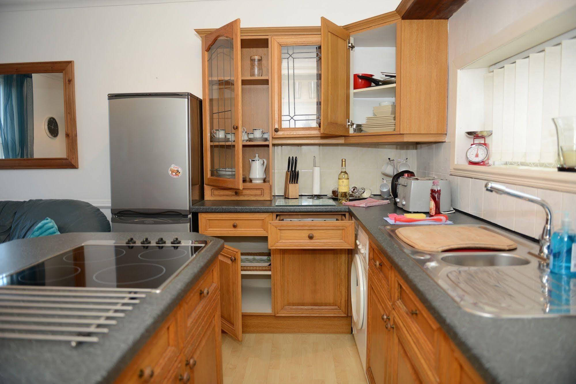 F3 2 Bedroomed Town House - Free Parking - Super 150 Mbps Wifi Near Gavin N Stacey Film House - 1 Free Dog Allowed Барри Экстерьер фото